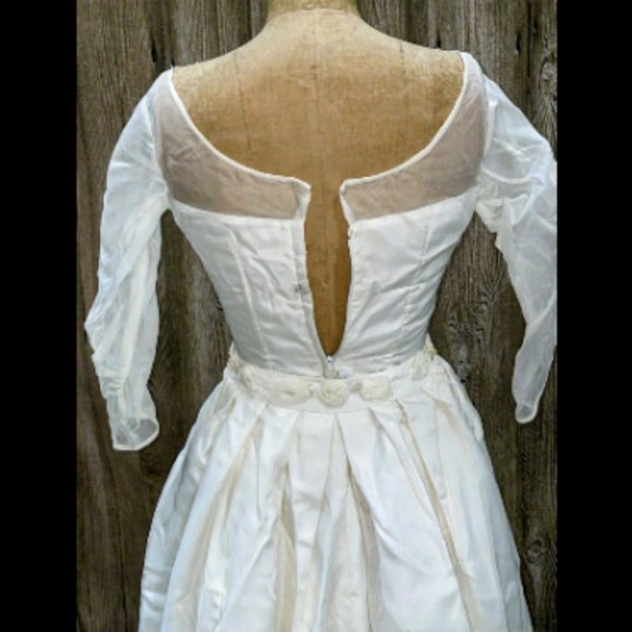 Vintage Hand Made Highly Detailed Wedding Dress w/ Detachable Train Size 2 - Picture 2 of 5